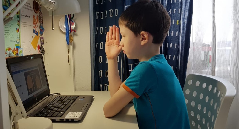 Астанада оқушылар мен студенттер сабақты онлайн оқиды