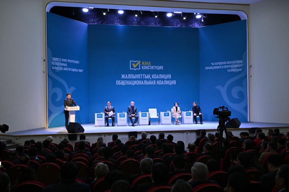 Коалиция мүшелері Атырау облысының студенттерімен жаңа Конституция жобасын талқылады