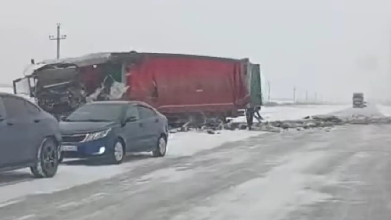 Солтүстік Қазақстанда екі жүк көлігі соқтығысып, бір жүргізуші қаза тапты