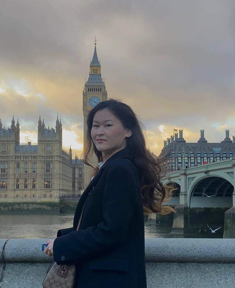 «Amazon»-да жұмыс істейді