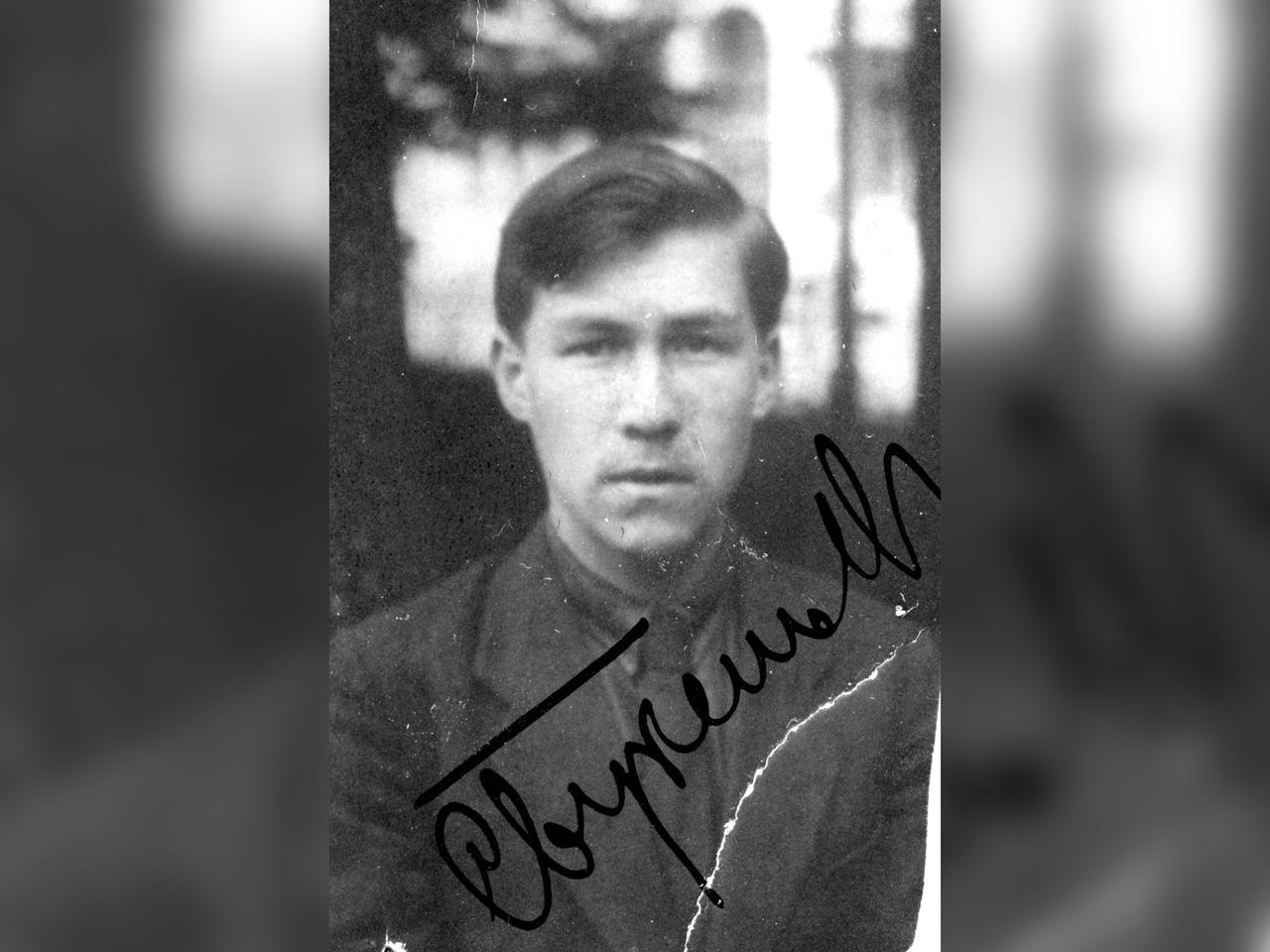 Ұлт көсемі ұрпағының беймәлім суреттері