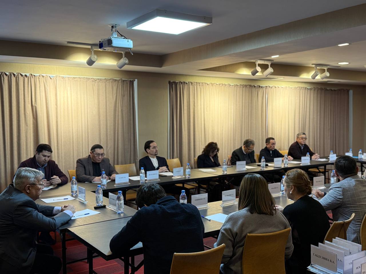 Сарапшылар жаңа конституциялық модельдегі партиялардың рөлін талқылады