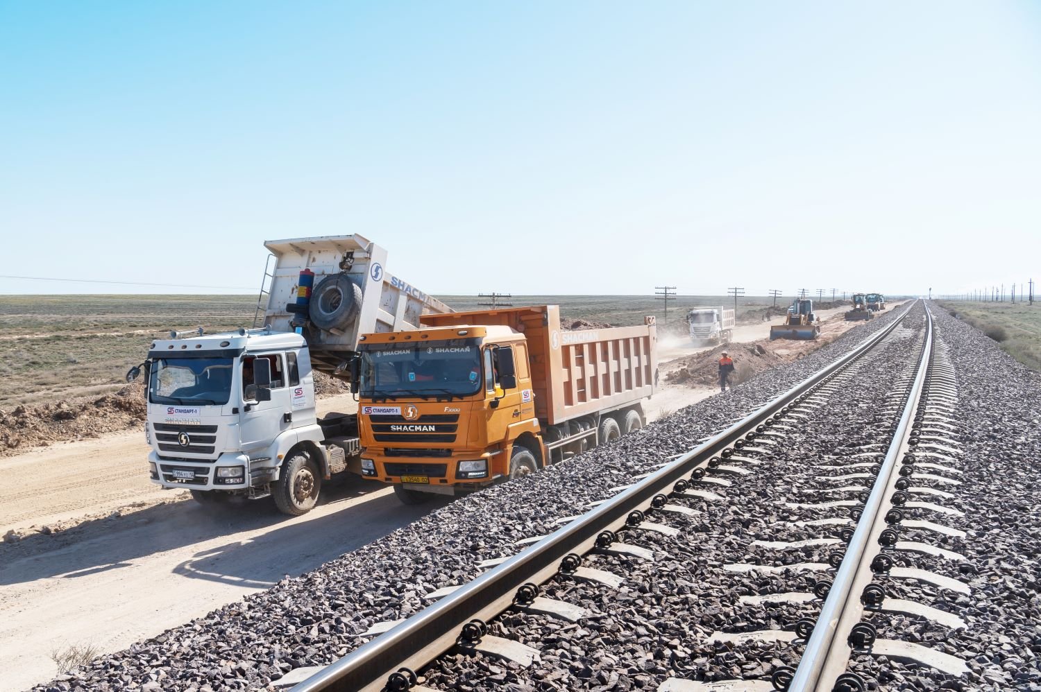Президент: 2025 жылы 1500 шақырым темір жол салынып, жөндеуден өтті