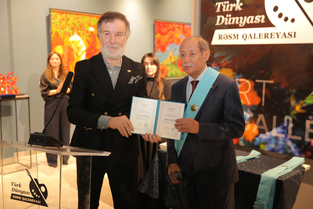 Суретші Алпысбай Қазғұловқа Түркі дүниесі Көркемсурет академиясының атағы берілді