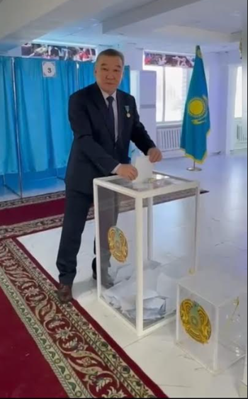 Қазақстанның Еңбек Ері Тұрсынбек Мақышев дауыс берді