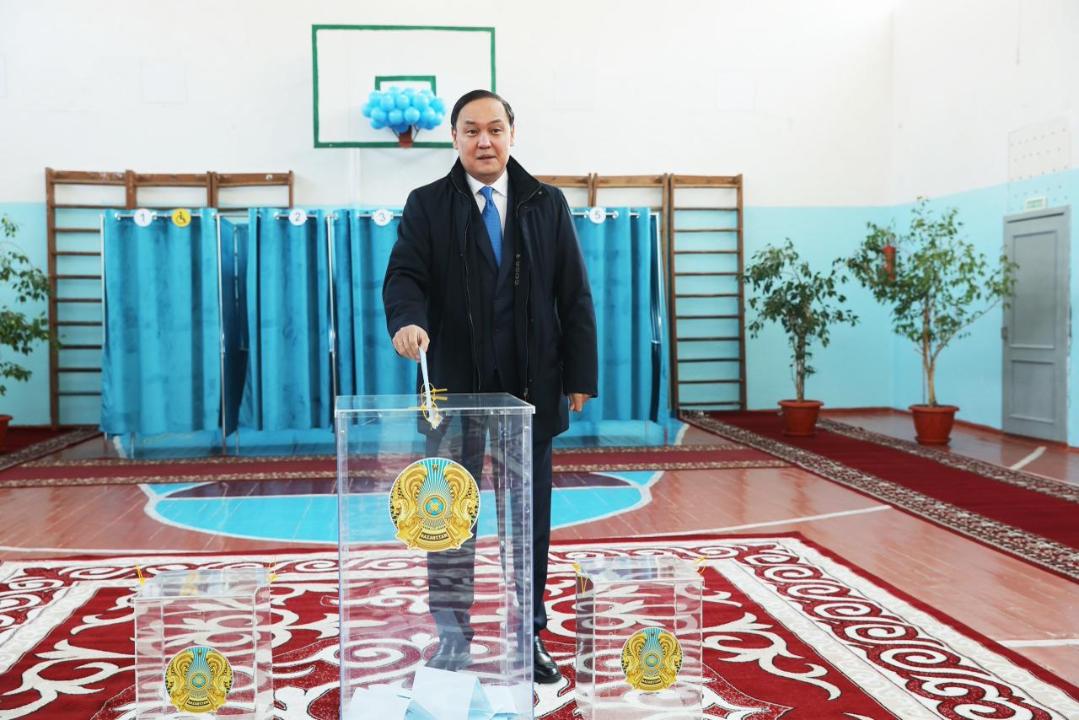 Жамбыл облысының әкімі Ербол Қарашөкеев өз таңдауын жасады