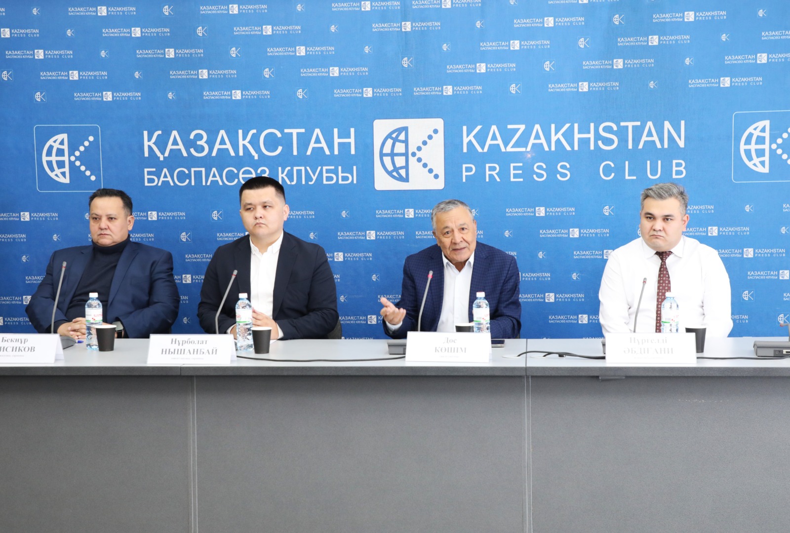 Тәуелсіз бақылаушылар: Бюллетеньдерді суретке түсіріп, интернетке жариялағандар болды