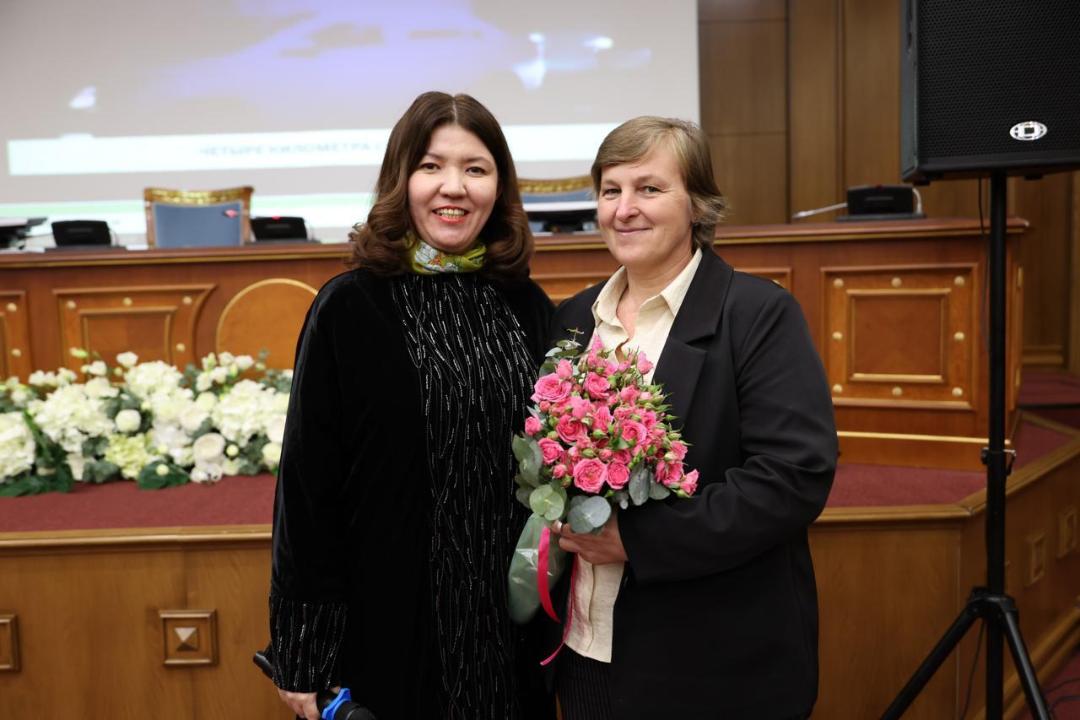 Ақтүтек боран кезінде адамдарды құтқарған мұғалім төсбелгімен марапатталды