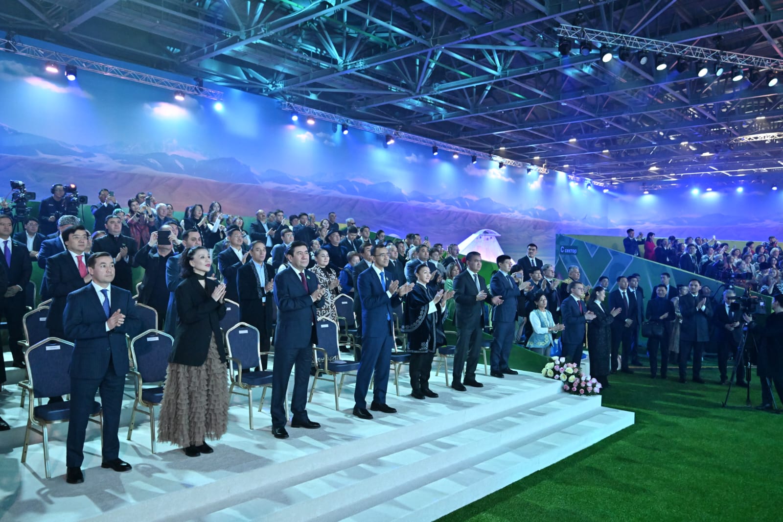 Сенат Төрағасы «Этноауыл» мерекелік көрмесін тамашалады