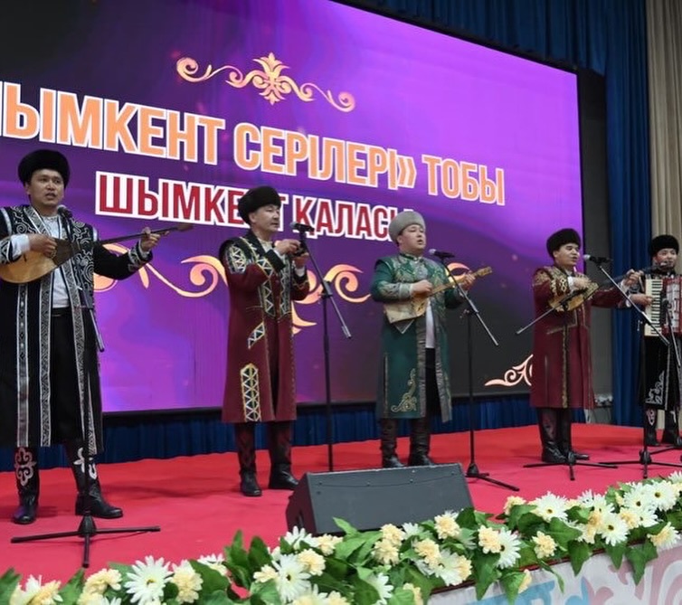 Жарапазан айтып жарысты