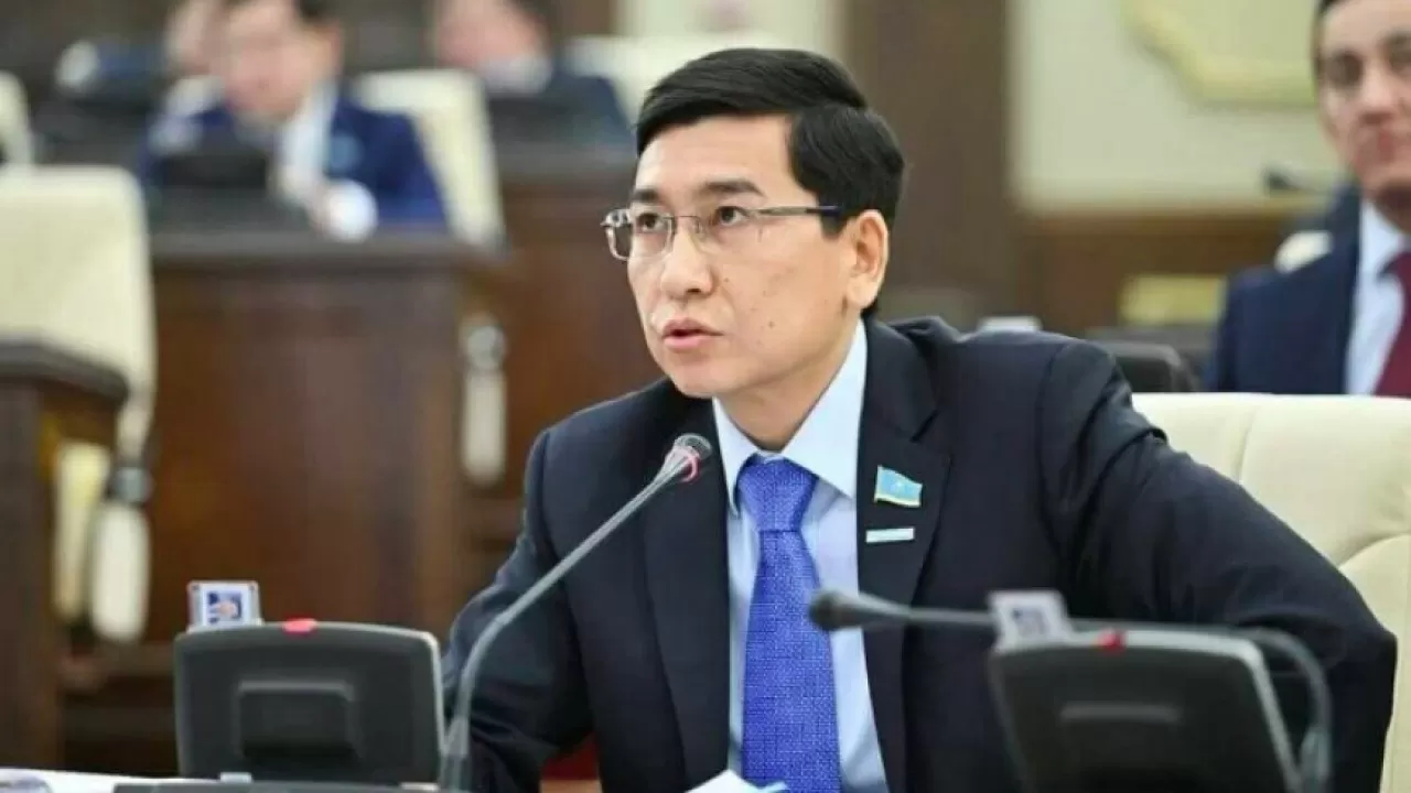 Асхат Аймағамбетов зейнетақы қаражатын басқаруға қатысты түзетулерді түсіндірді