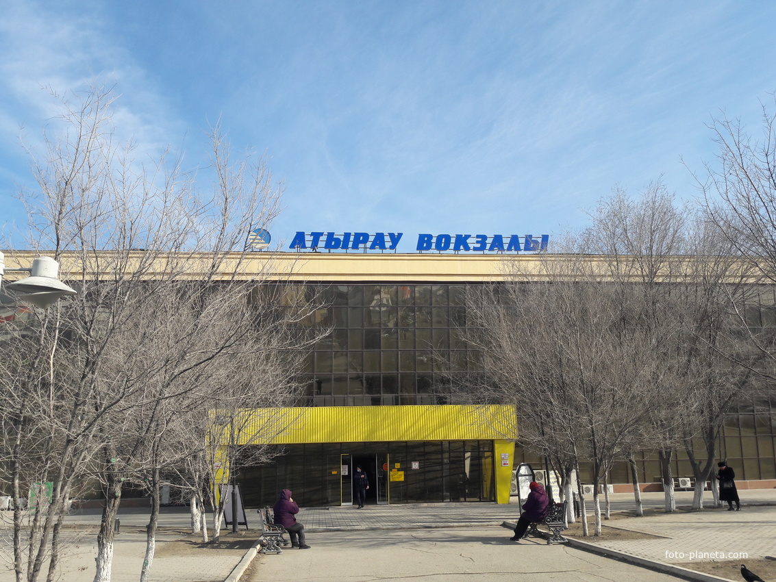 Атырауда такси жүргізушісі жолаушыға пышақ ала жүгірді