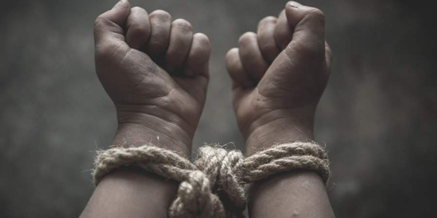 Абай облысында адам саудасымен айналысқан көпбалалы ана сотталды