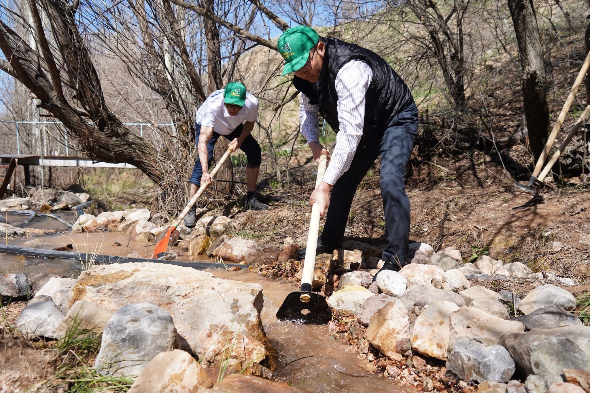 Бұлақ көрсең, көзін аш