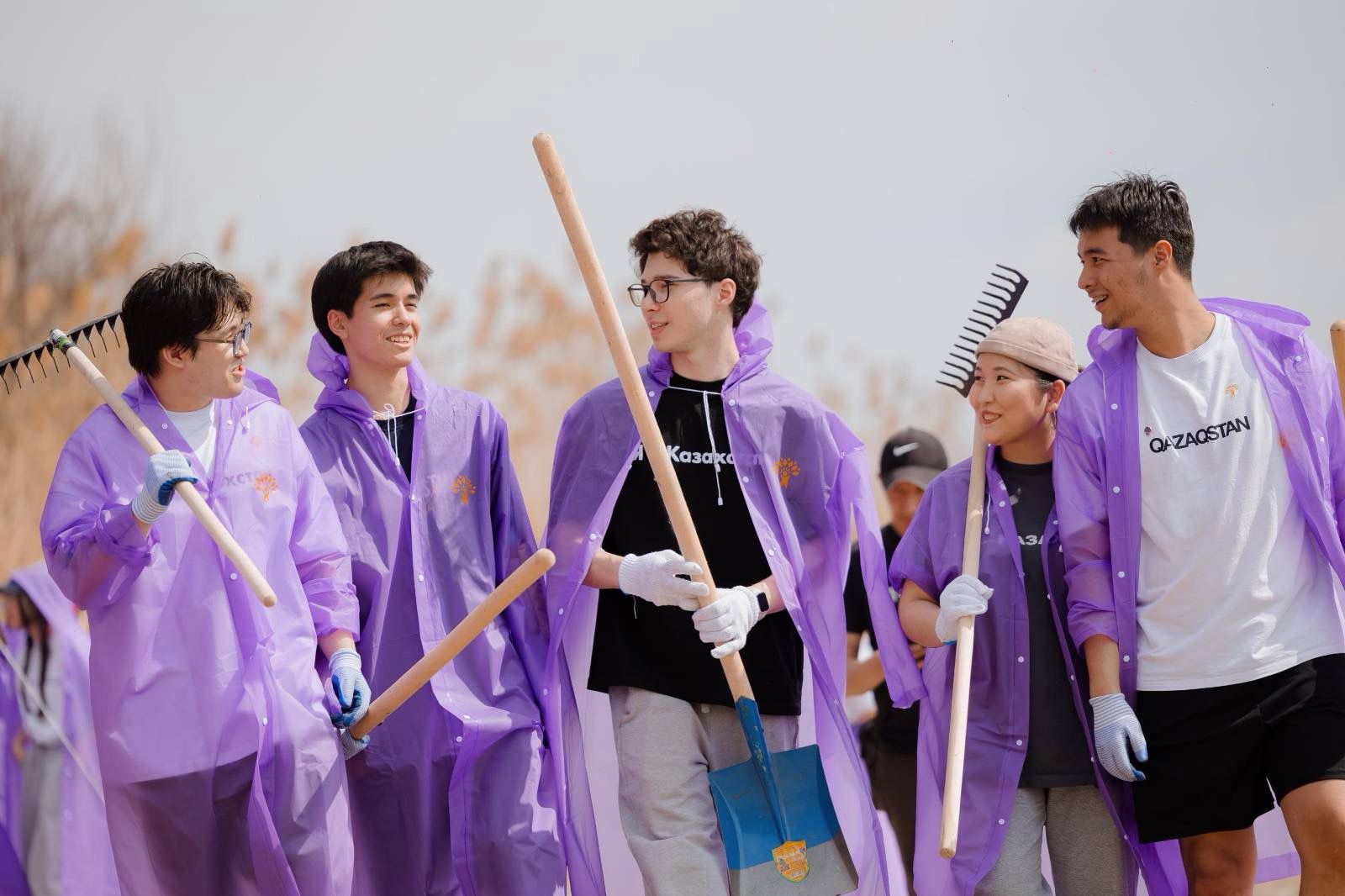 «Жаңа адамдар» қозғалысының белсенділері Үлкен Алматы өзенінің жағалауынан 20 тонна қоқыс жинады