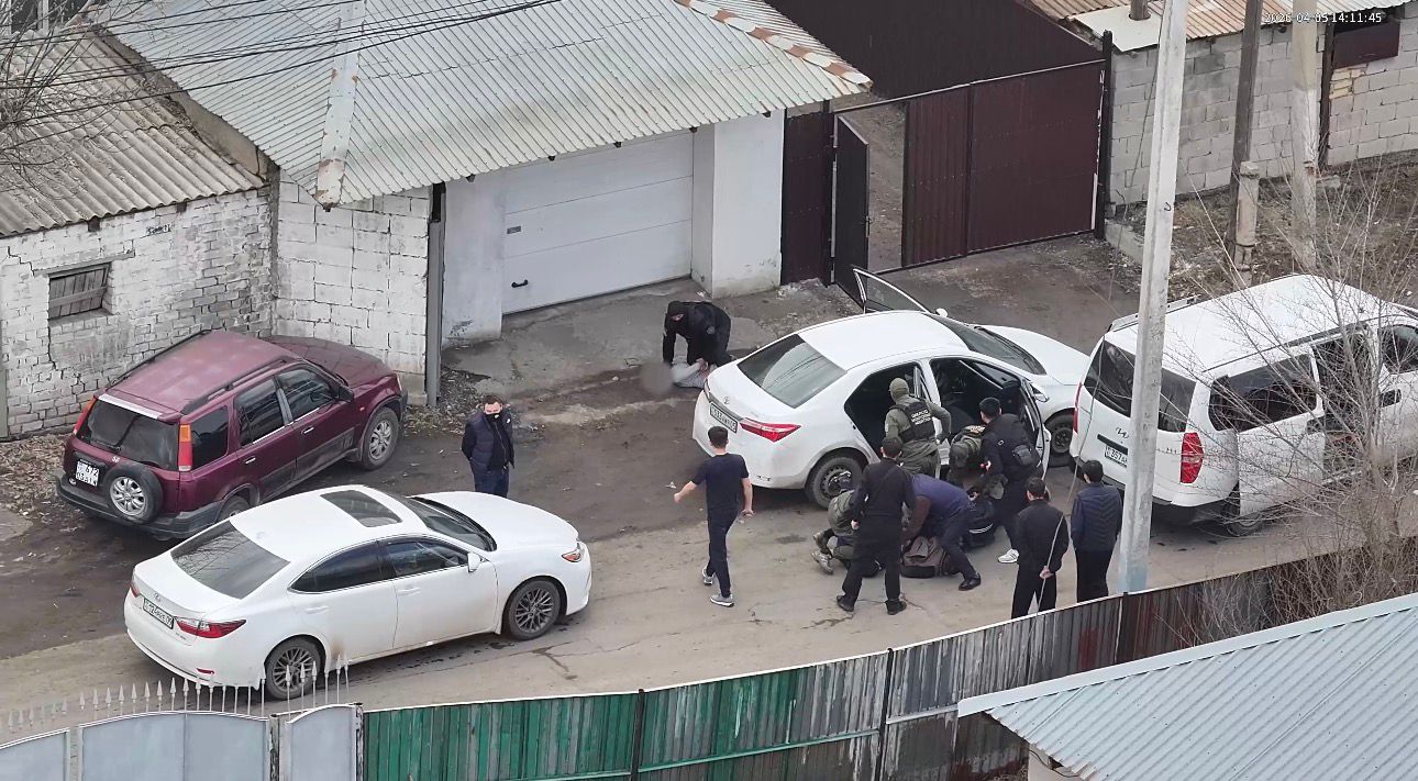 Банктер мен байланыс операторларының атынан жалған хабарламалар жіберген алаяқтар ұсталды