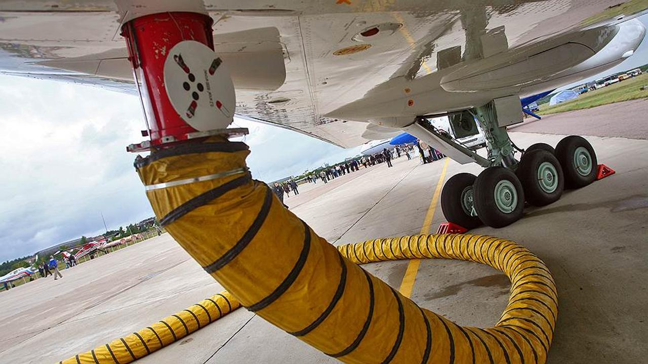 Орал әуежайы авиаотынды әртүрлі бағамен сатып келген