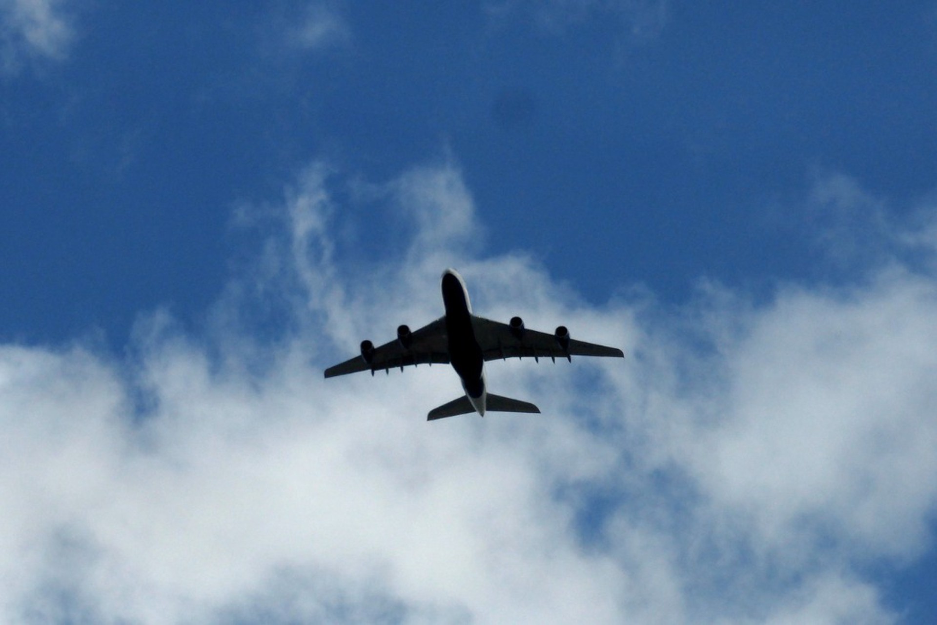 Иран әуе кеңістігін ішінара ашты