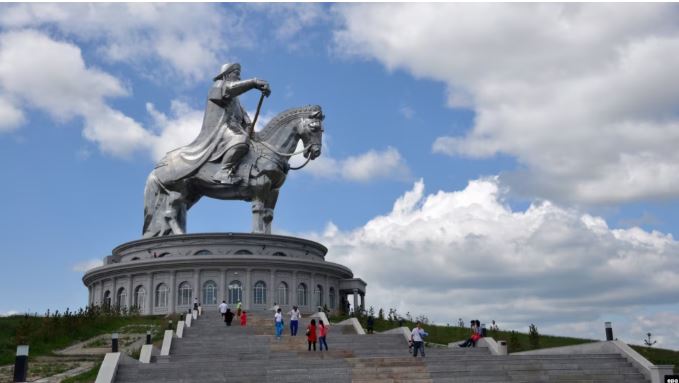 Моңғолияға көлікпен бару мүмкін болмақ: Президенттер төте жол салуға уағдаласты