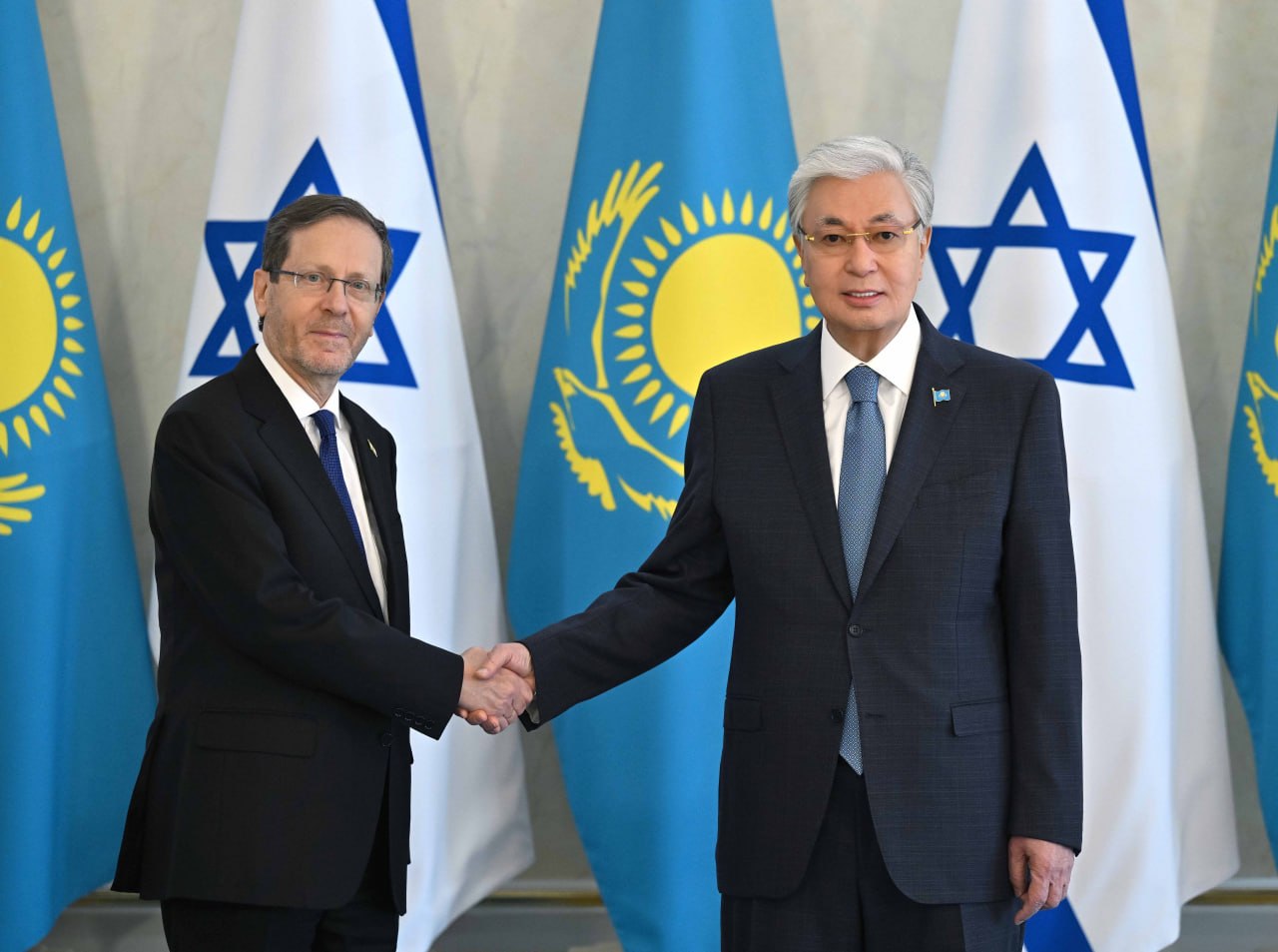 Мемлекет басшысы мен Израиль Президенті шағын құрамда келіссөз жүргізді