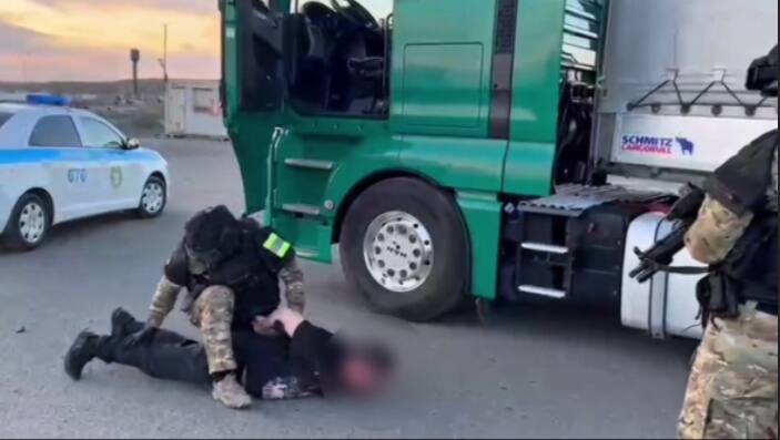 Жүк көлігімен Қазақстанға заңсыз адам тасымалдаған Өзбекстан азаматы ұсталды