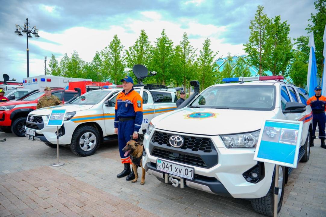 робот