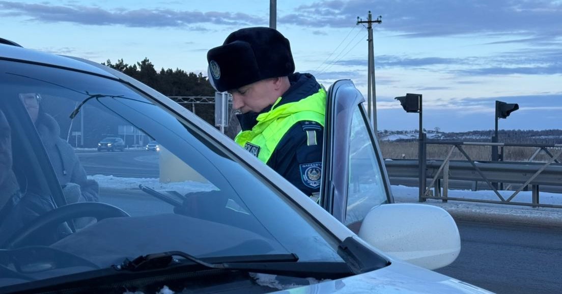 Екібастұзда картонға маркермен мемлекеттік нөмір жазып алған жүргізуші ұсталды
