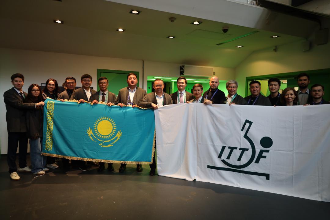 Қазақстанға үстел теннисінен әлем чемпионатының туы тапсырылды