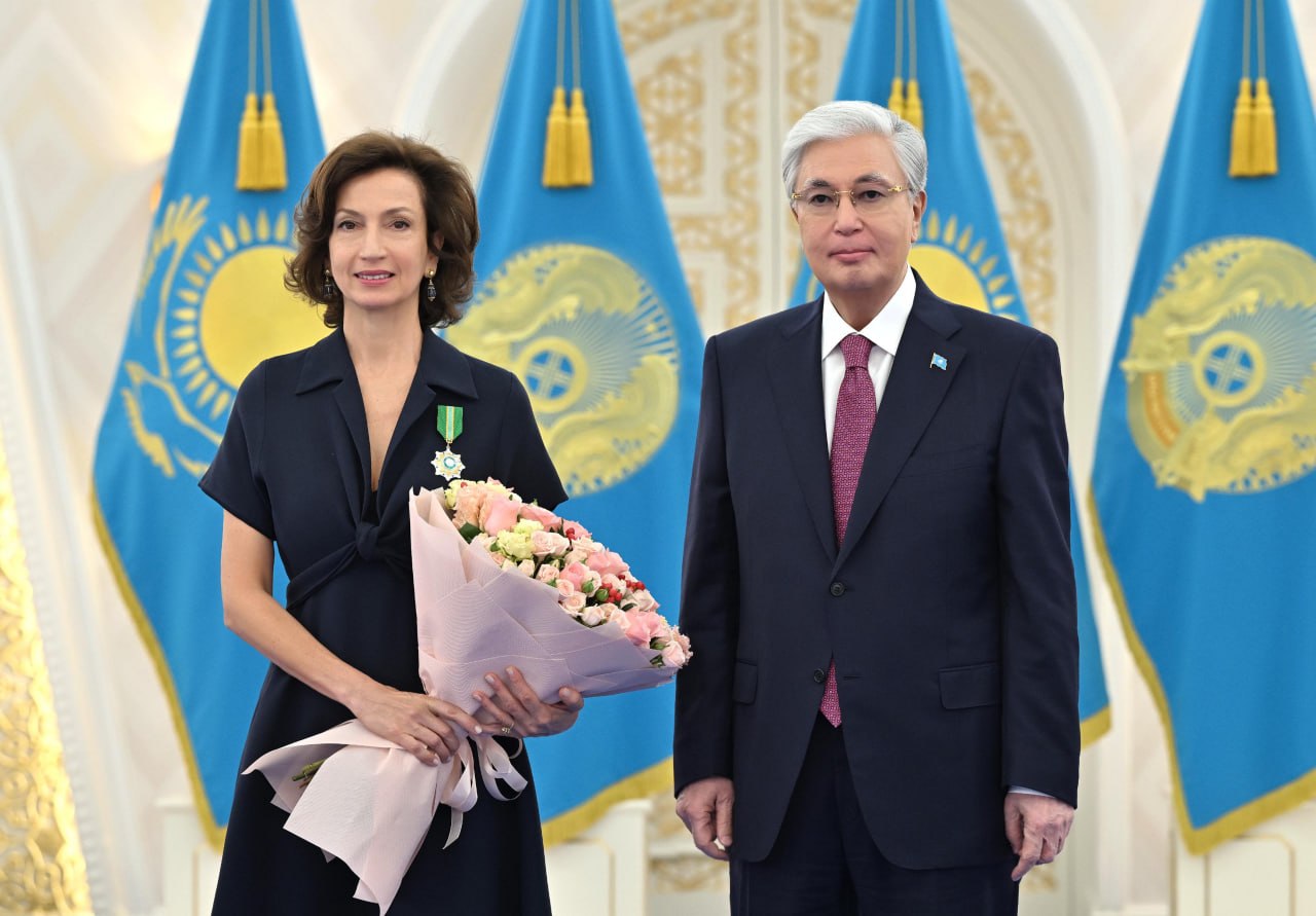 Мемлекет басшысы ЮНЕСКО-ның бұрынғы Бас директорын Qoja Ahmet Yasaui орденімен марапаттады