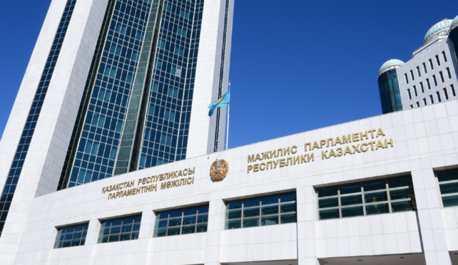 Парламент «Президент туралы» Конституциялық заңды екінші оқылымда қабылдады