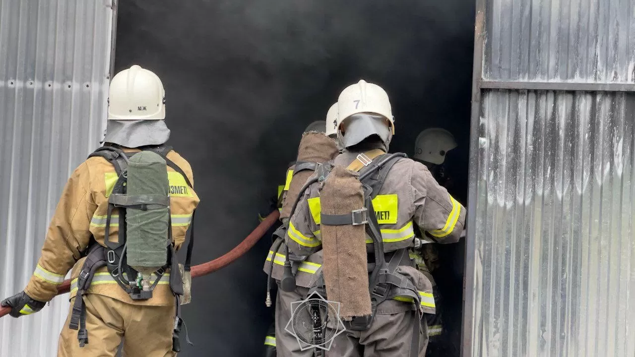 Шахтинск қаласындағы гараждағы өрттен кейін жасөспірімнің денесі табылды