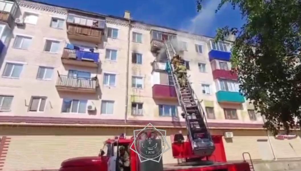 Рудныйда көпқабатты үйден шыққан өрттен адамдар құтқарылды