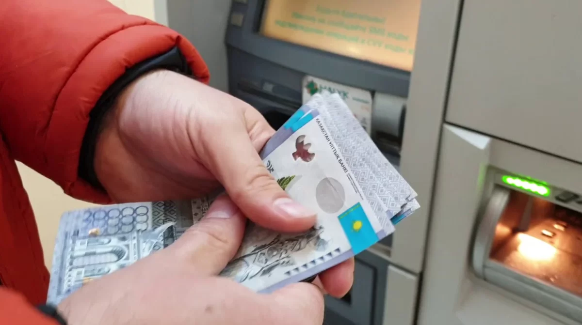 Банкомат арқылы қолма-қол ақша шешу көлемі 5,8 трлн теңгеге дейін қысқарды