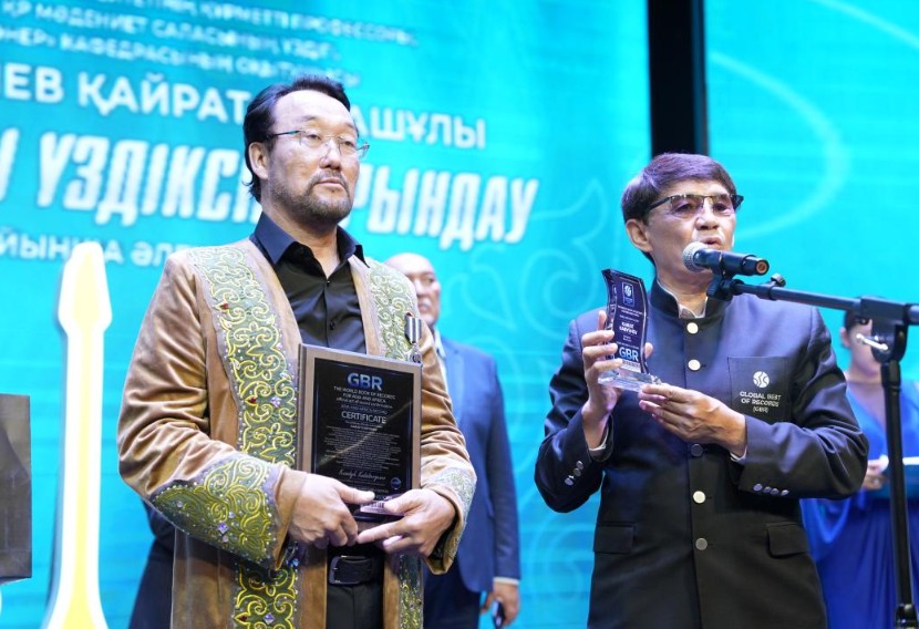 Жүз әнмен жасалған жаһандық рекорд