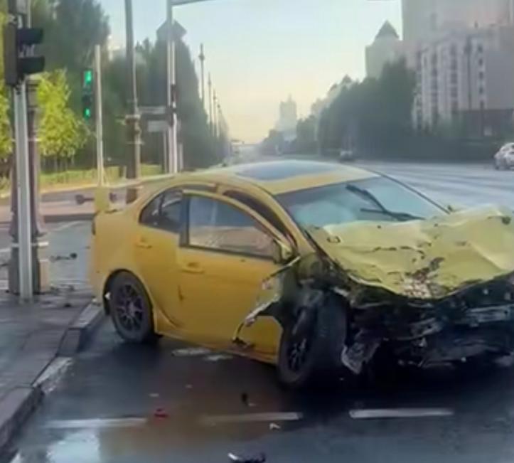 Астанада екі жеңіл көлік соқтығысып, 4 адам зардап шекті